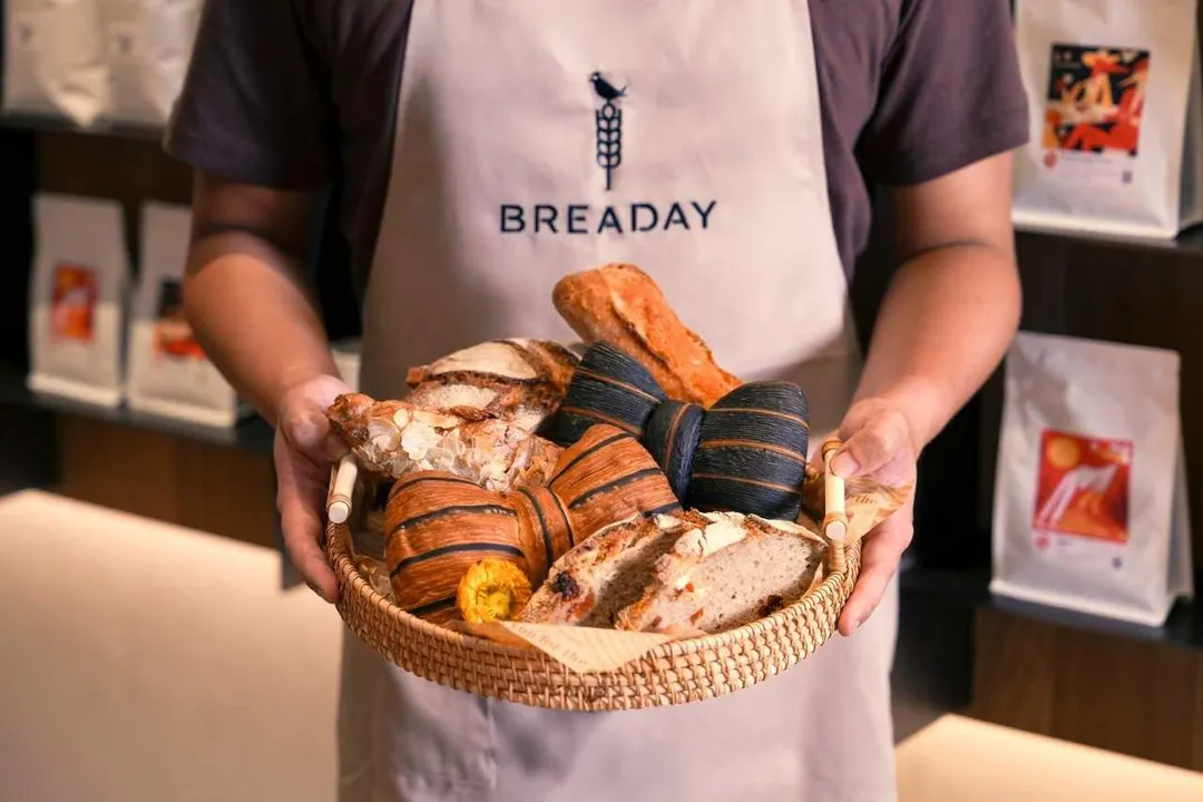 BREADAY 以職人手作與獨家酸種麵包工法聞名，採用日本麵粉與長時間低溫慢發酵技術，打造出濕潤且麥香濃郁的口感。（圖／BREADAY&nbsp;提供）