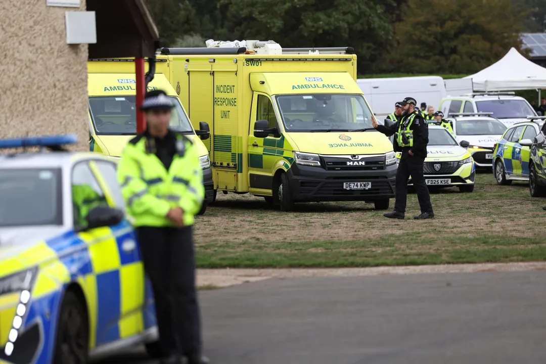 英國警方在美軍使用的費爾福德皇家空軍基地附近逮捕數名男子。（圖／路透）
