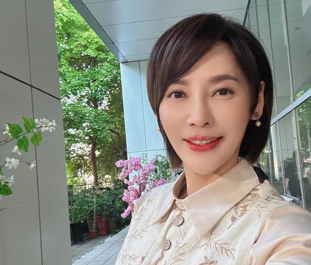 八點檔女星李沛綾遭前夫家暴導致工作全停，她27日吐露自己決心為孩子「重生」。（圖／翻攝自Facebook@李沛綾）