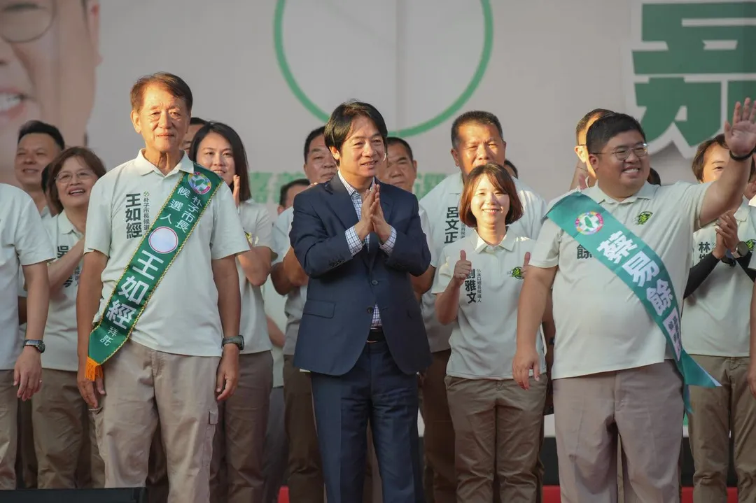 總統賴清德南下為民進黨嘉義縣長參選人蔡易餘助選。(圖/翻攝蔡易餘臉書)