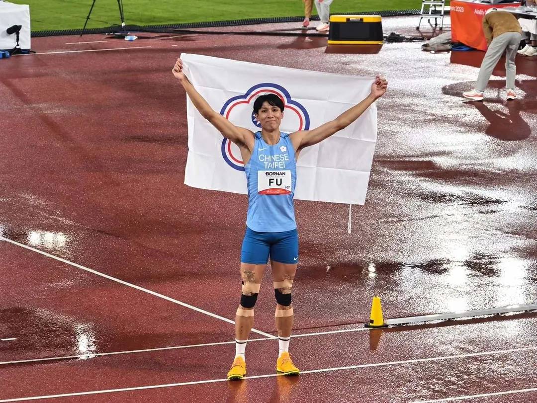 中華隊等了60年亞運再奪金!田徑好手傅兆玄於名古屋亞運男子跳高決賽跳出 2 公尺 25 摘下金牌,為代表隊再添榮耀。(圖/中華民國田徑協會提供)