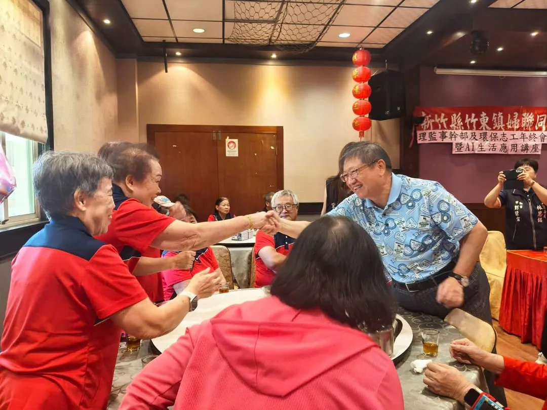 楊文科(圖右)出席黨務活動。(圖/截自國民黨新竹縣黨部臉書)