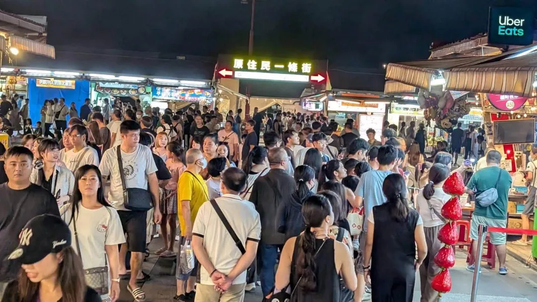 中秋連假期間,大批遊客湧入花蓮。(圖/翻攝傅崐萁臉書)