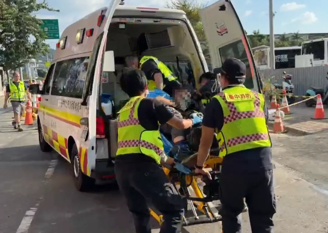台中豐原區豐原大道5段與水源路交叉路口的下水道工地28日下午發生工安意外，4名工人一度意識不清。（圖／中天新聞）
