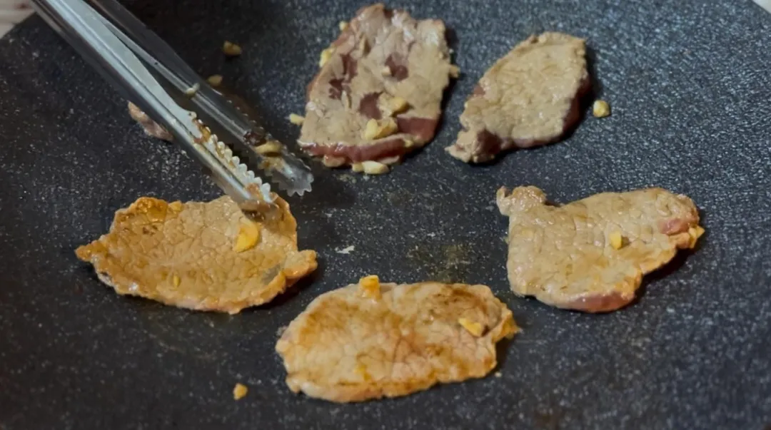 一名家長分享國三兒子邀同學到家烤肉，同學們到場時竟主動遞上父母準備的費用，讓原PO大感意外與溫暖。（示意圖／官有紘攝）