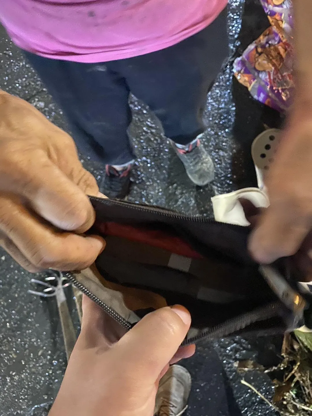 婦人遺失的20萬現金已被找回。(圖/翻攝畫面)