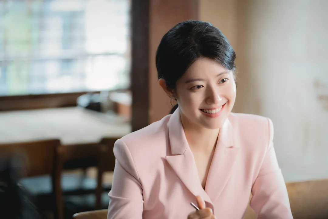 南志鉉在《心動製造所》中飾演戀愛觀保守的行銷公司職員。(圖/HBO Max提供)