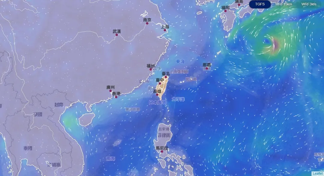氣象署風場預報顯示圖，西南風風速弱導致西半部累積污染物。（圖／氣象署）