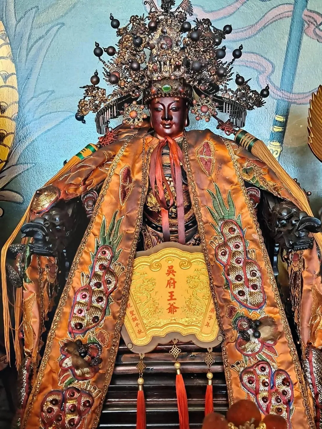 廟方初步盤點，遭竊物品包含6面大小金牌、現金紅包，以及兩條純金項鍊，這些物品均為信徒多年來敬獻的物資。（圖／廟方提供）