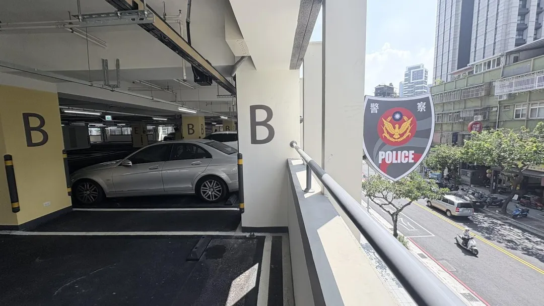 中興橋派出所同步進駐三重玫瑰立體停車場共構大樓,結合停車空間與警察駐點,提升周。(圖/新北市交通局提供)