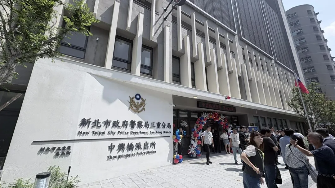 三重玫瑰立體停車場採多目標使用,整合市民活動中心及警察局三重分局中興橋派出所。(圖/新北市交通局提供)