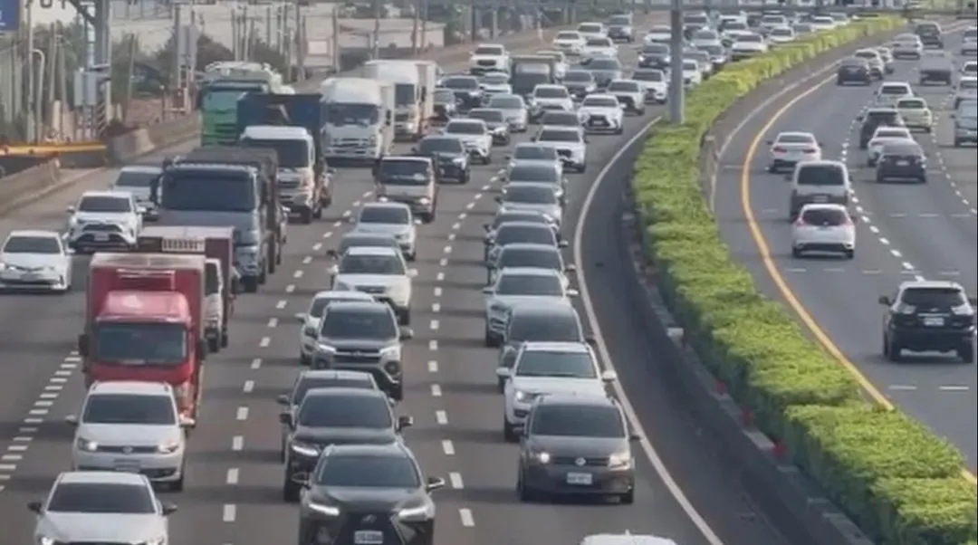 中秋連假國道車流量上升,雪隧首日南下更創今年新高。(資料照/中天新聞)