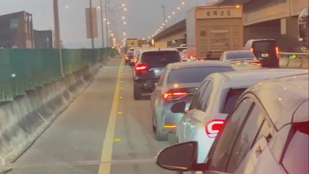 中秋連假國道車流量上升,雪隧首日南下更創今年新高。(資料照/中天新聞)