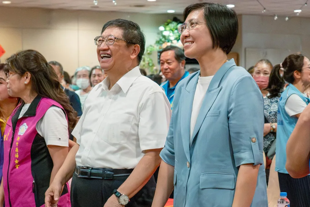 國民黨新竹縣長候選人、立委徐欣瑩今(30)日出席「竹東2026女力大團結後援會」,包括新竹縣長楊文科、立委林思銘及地方民代到場。徐欣瑩除提出婦女福利政策,也表示將與國民黨立院黨團推動普發現金2萬元,主張將超徵稅收「還稅於民」。(圖/徐欣瑩辦公室提供)