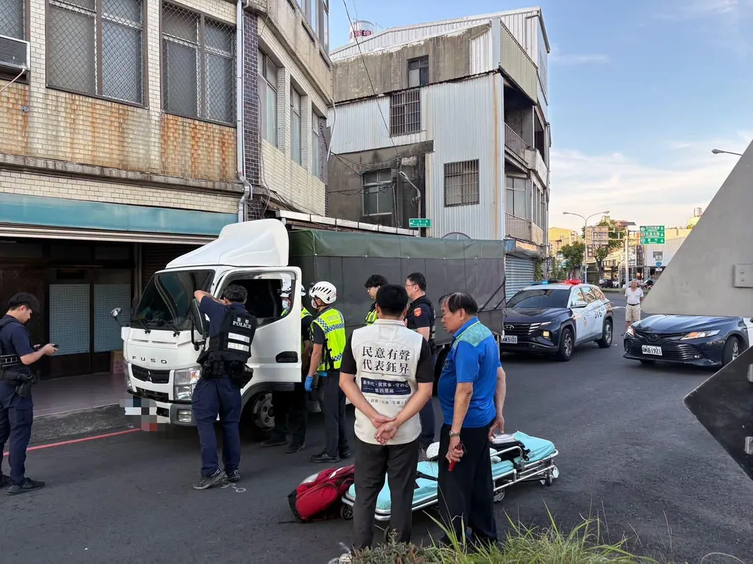 男子已明顯死亡、身體僵硬且無須送醫急救。（圖／翻攝自田寮里里長-張鈺昇臉書）