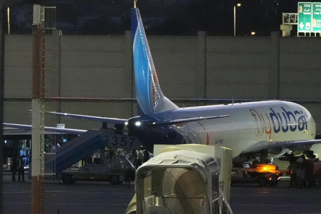 杜拜航空（flydubai）編號FZ1073航班的乘客30日安全抵達以色列。（圖／美聯社）