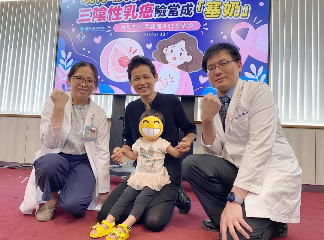 王小姐(中)經治療後病況穩定,安心育兒。(圖/臺中榮總)