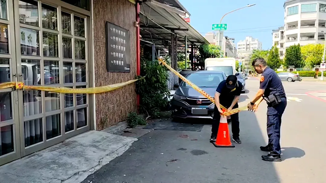 出事車行現場拉起封鎖線。(圖/中天新聞)