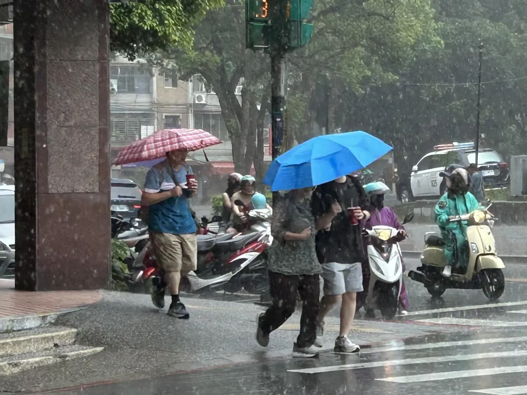 國慶連假前段迎風面水氣稍增，桃園以北、宜蘭注意局部短暫陣雨。（示意圖／記者高珞曦攝）