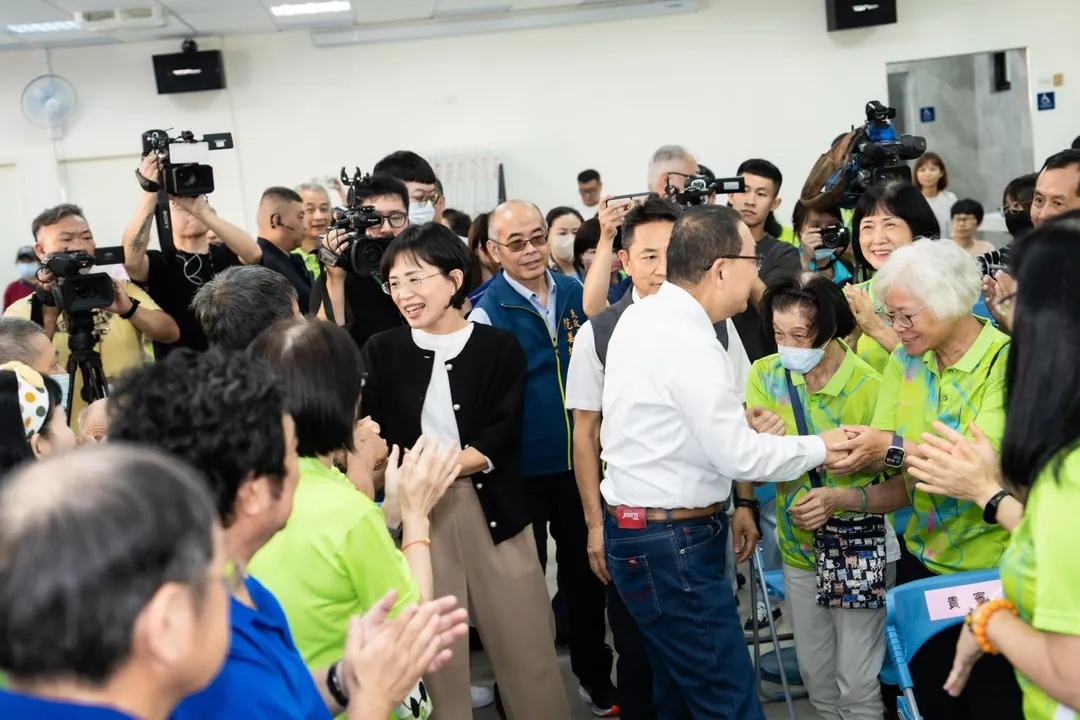 民進黨新北市長參選人蘇巧慧2日現身說明跟周玉蔻同台的談話內容始末。(圖/蘇巧慧競辦提供)