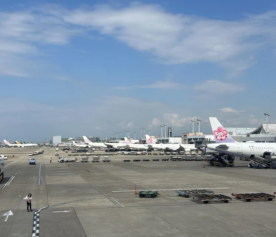 因應薔琵颱風來襲，中華航空等多家航空公司22日往返日本沖繩那霸航班異動。（示意圖／記者高珞曦攝）