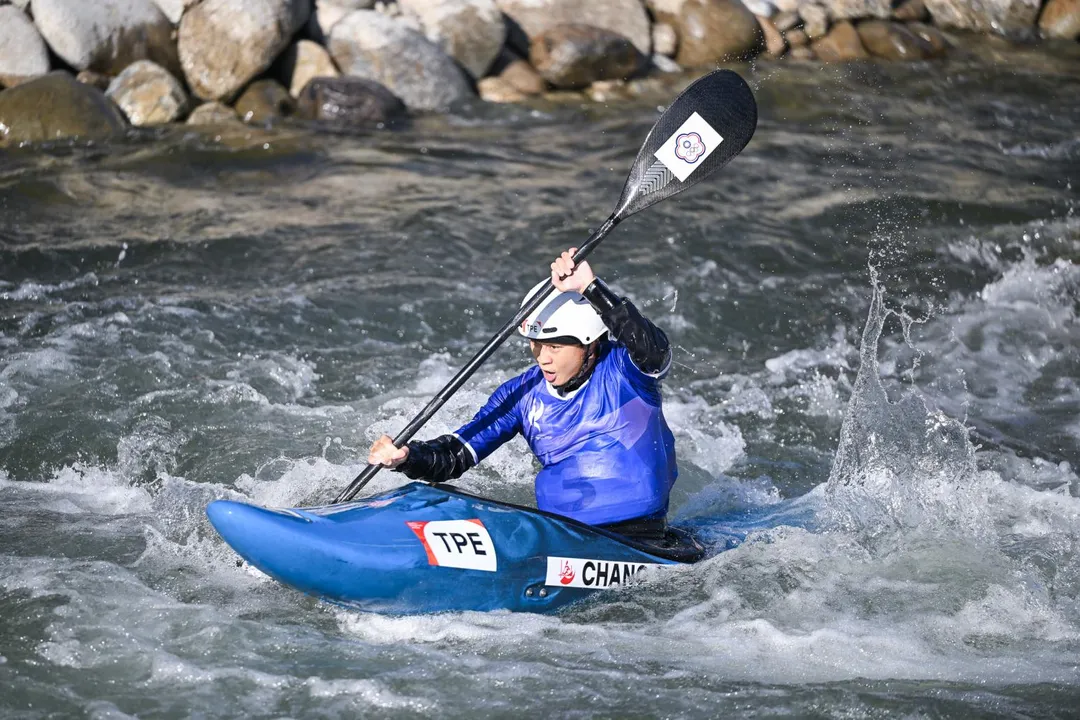 中華隊選手張筑涵2日在名古屋亞運輕艇越野激流（Kayak Cross）項目取得銀牌好成績，達成生涯連4屆亞運奪牌壯舉。（圖／代表團提供）