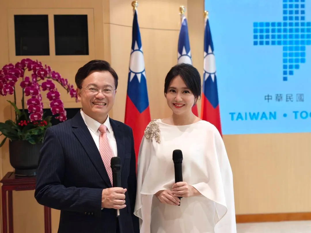中視主播哈遠儀(右)、戴立綱接下國慶大會主持棒。(圖/中視提供)