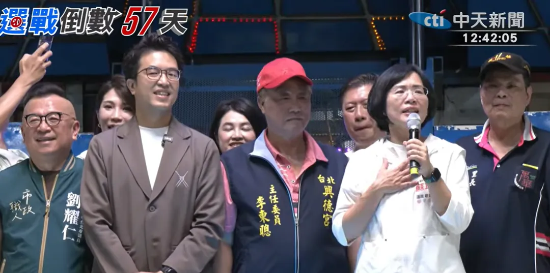 沈伯洋與蘇巧慧共同出席興德宮舉辦的餐會。（圖／中天新聞）