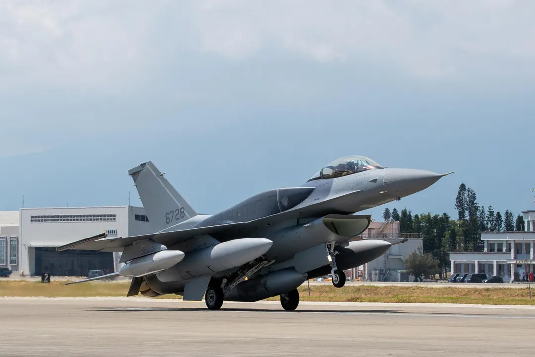 空軍首批F-16C戰機終於抵台。(圖/國防部)