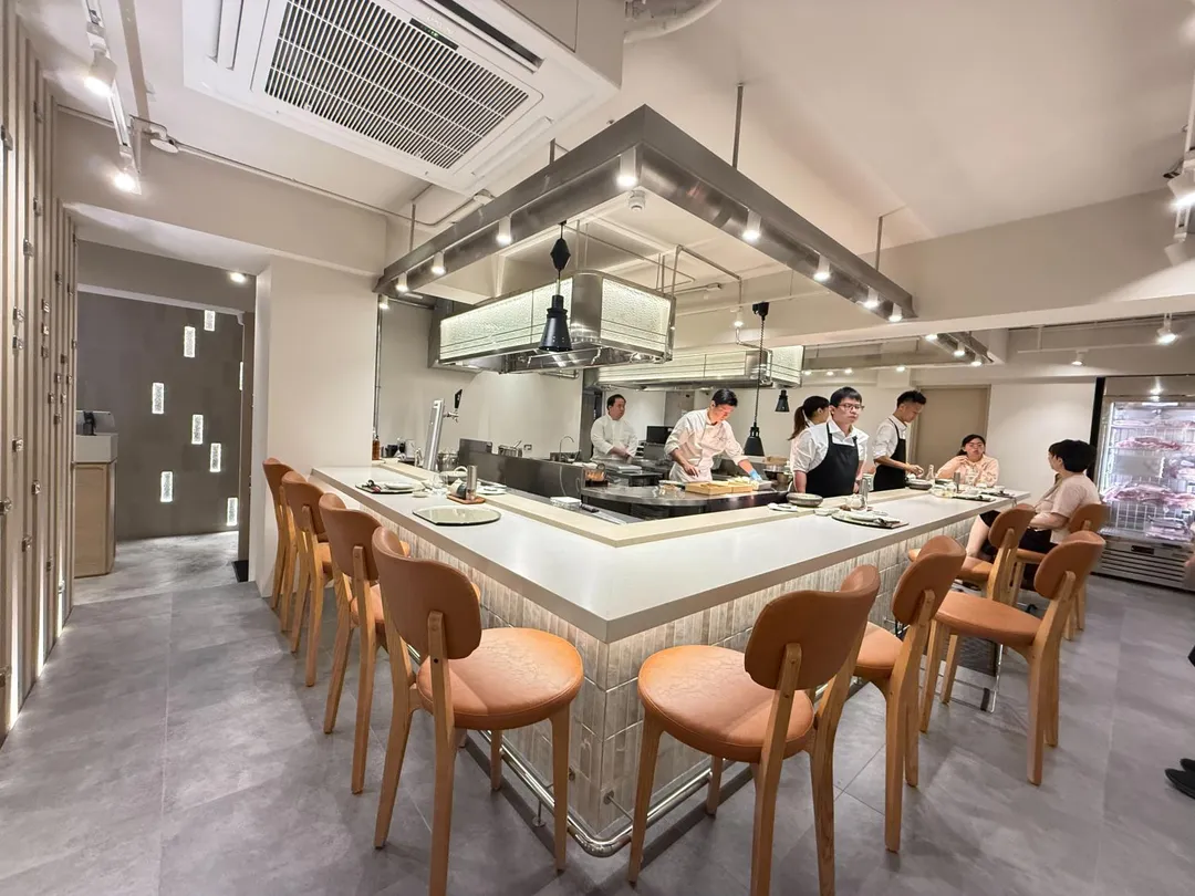 炸豬排阪前料理方式呈現。（圖／黃宏輝提供）