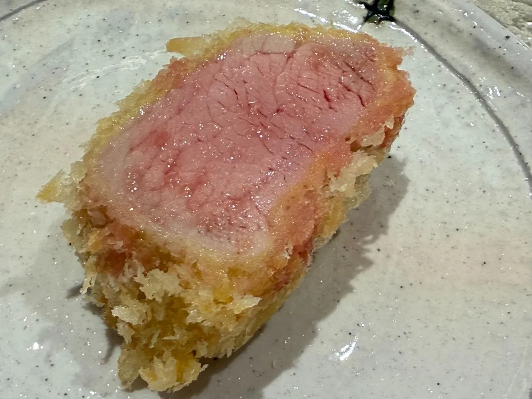 肉味香只加玫瑰鹽。（圖／黃宏輝提供）