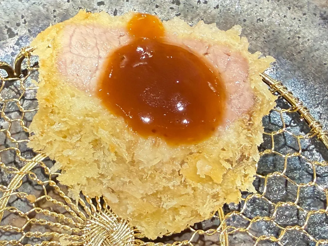 紅肉味重搭酸甜無花果醬。（圖／黃宏輝提供）
