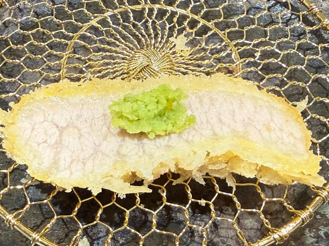 多油脆搭以芥末。（圖／黃宏輝提供）
