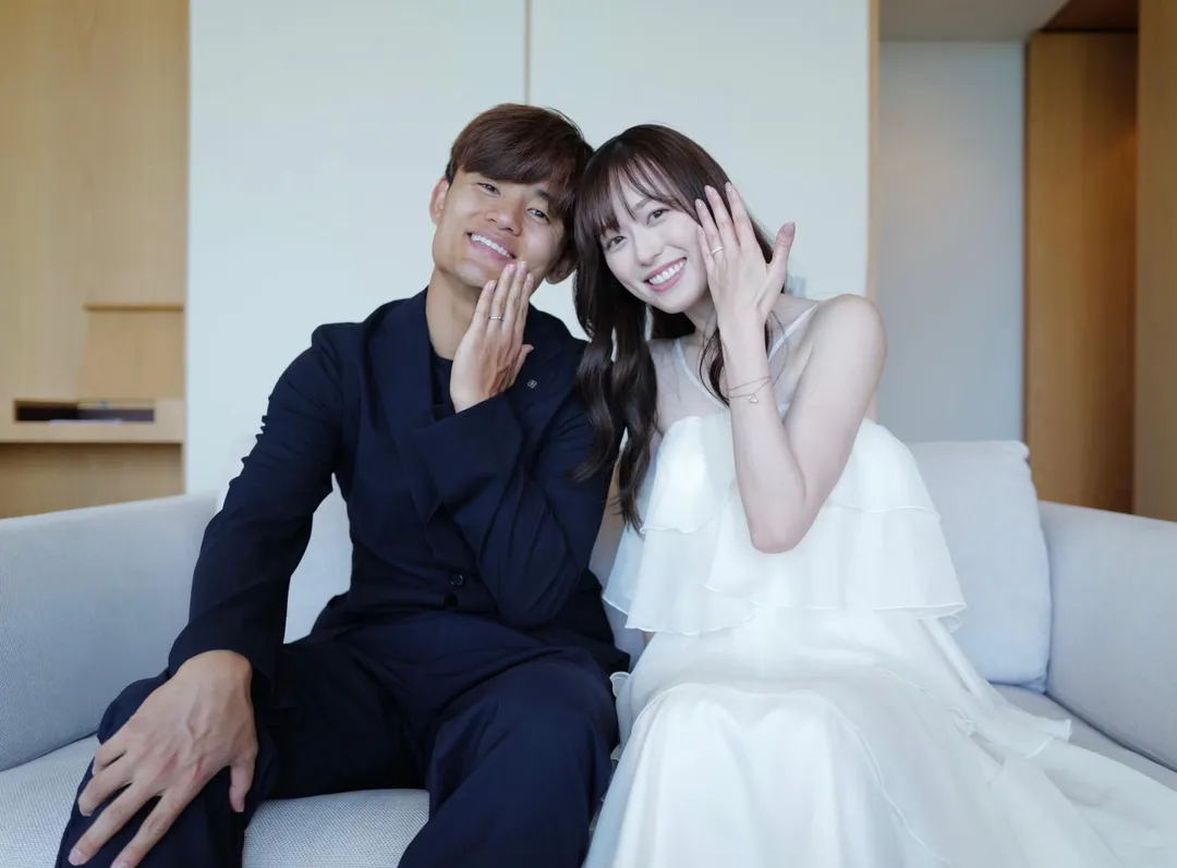 福原遙閃嫁「日本梅西」久保建英。(圖/翻攝自IG @haruka.f.official)