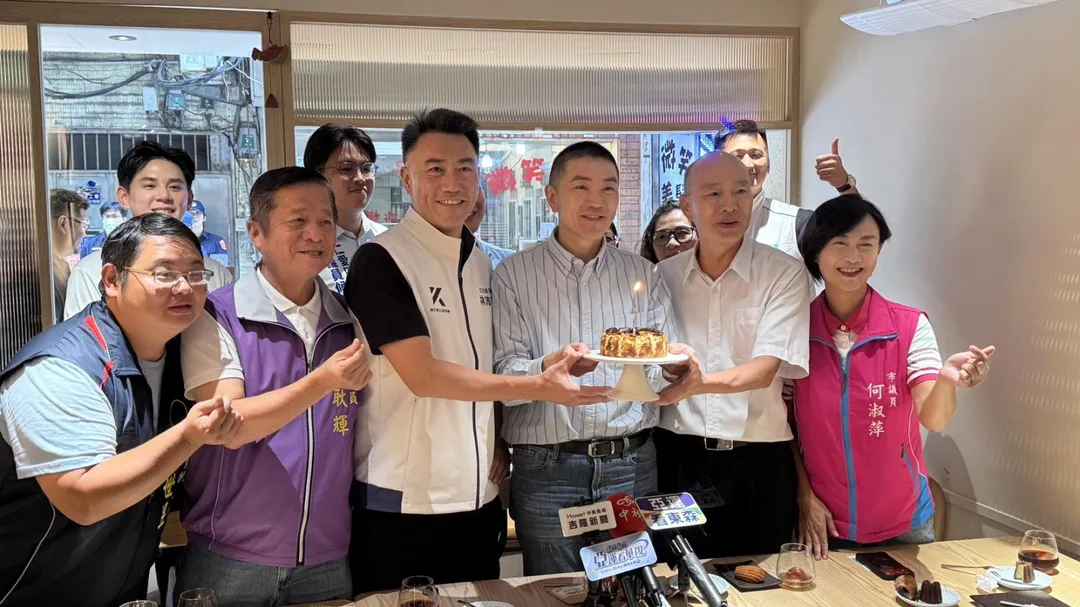 適逢謝國樑生日前夕，韓國瑜更與眾人唱起西班牙語生日快樂歌，獻上生日祝福。（圖/謝國樑競辦提供）