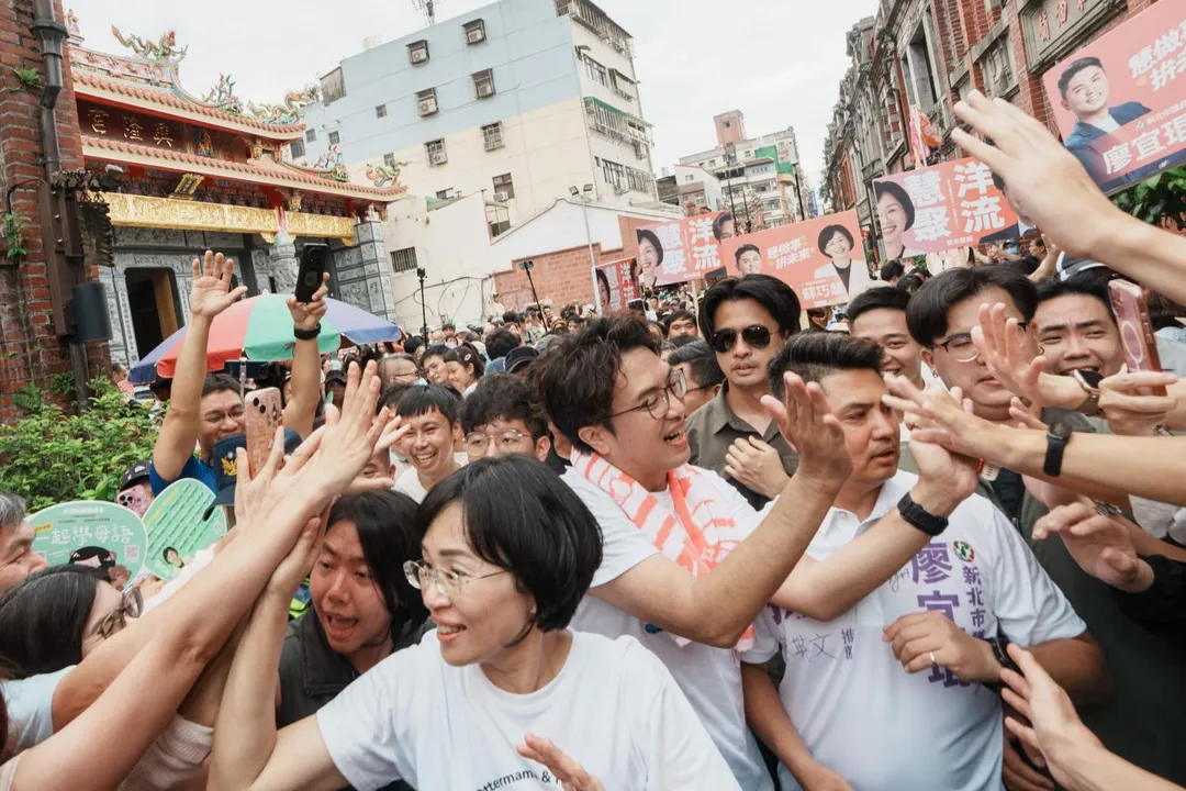 民進黨雙北市長參選人沈伯洋、蘇巧慧聯合造勢。(圖/沈伯洋競辦提供)