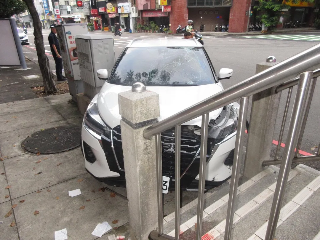 車禍現場。（圖／中天新聞）