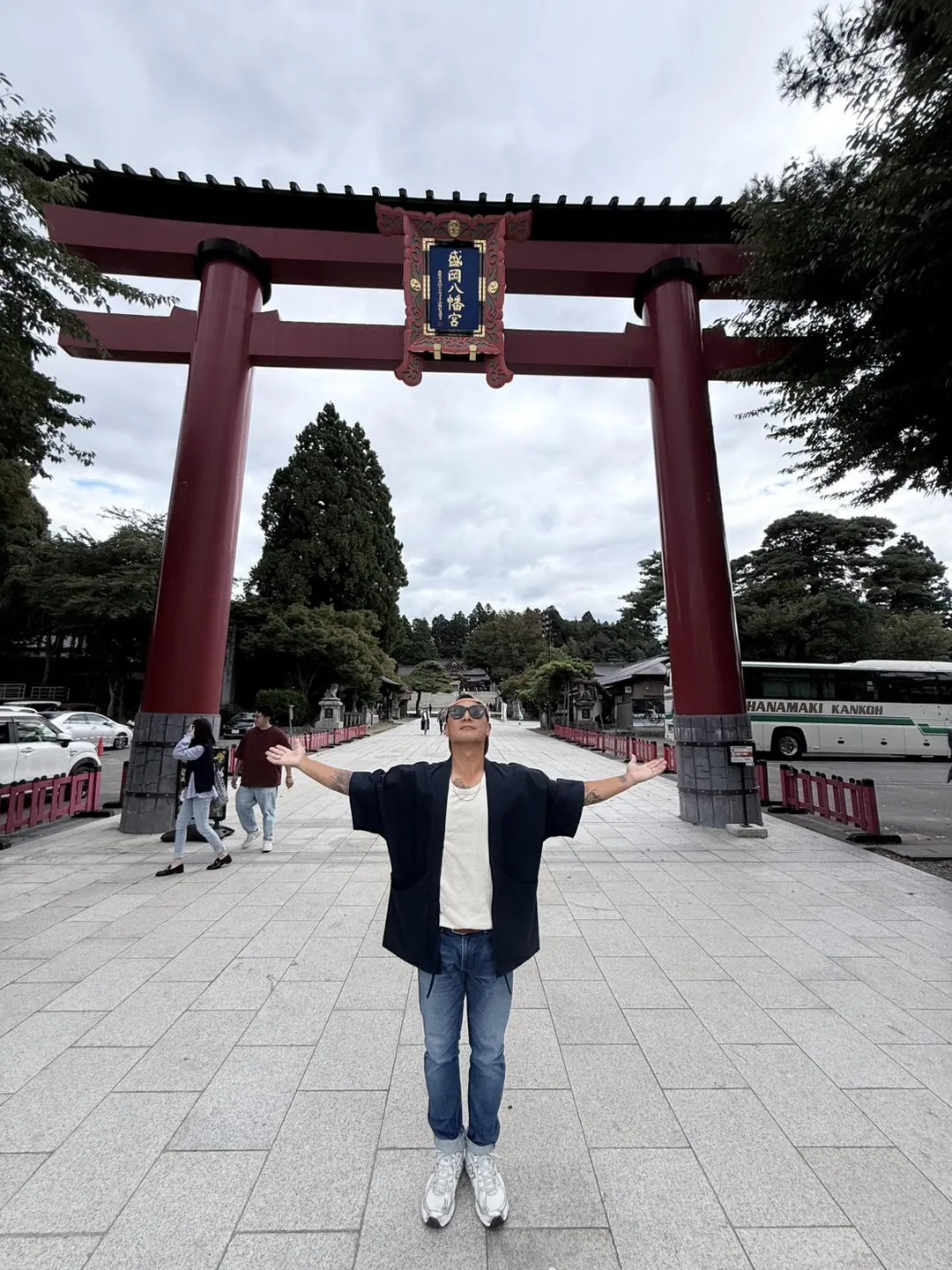 竇智孔走訪日本盛岡八幡宮。(圖/竇智孔提供)