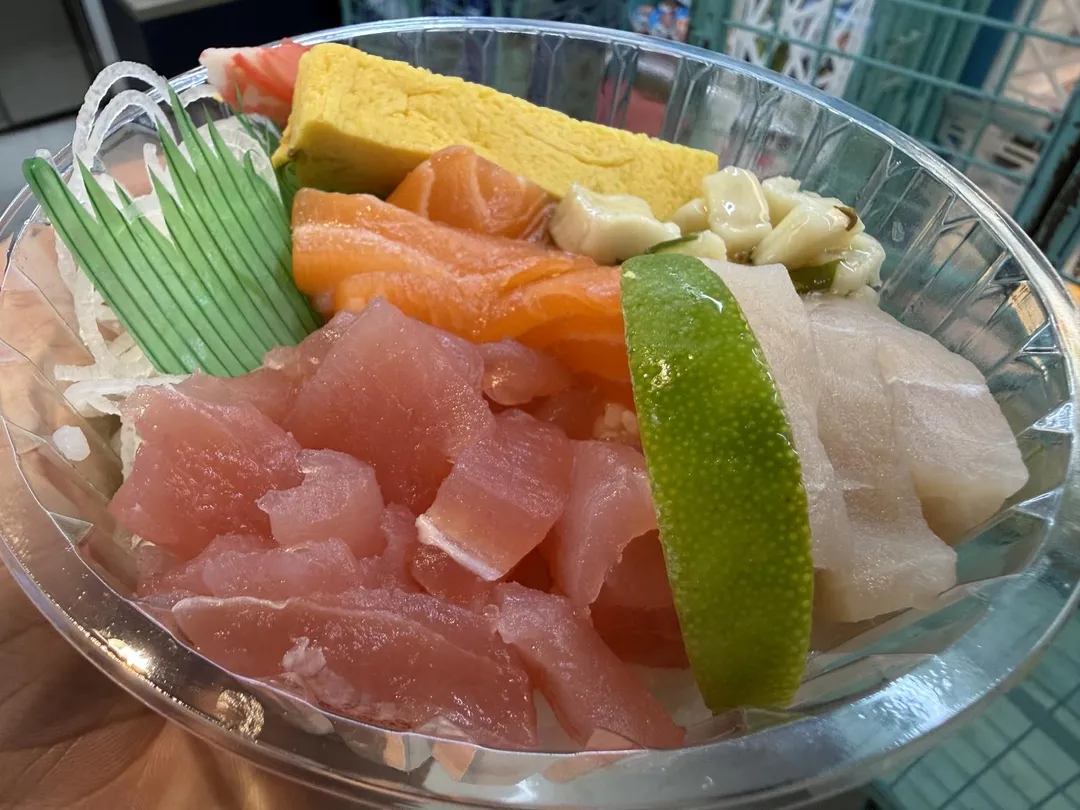 隨著秋意漸濃，全台連鎖壽司品牌紛紛展開秋季美食盛宴與跨界合作，爭相以海鮮話題與療癒聯名搶攻饕客味蕾。（資料示意照／官有紘攝）