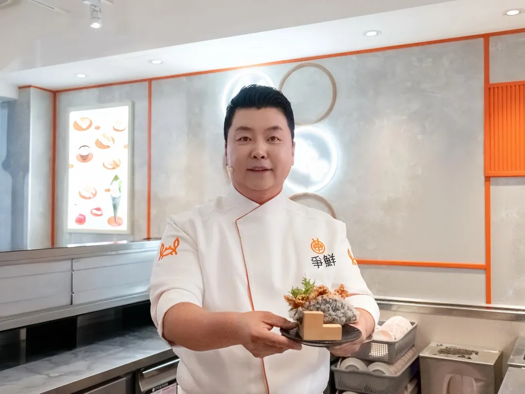 爭鮮餐飲集團今年動作頻頻，首度跨國攜手韓國知名日式料理餐廳 Caden 主廚鄭鎬泳，自九月下旬起重磅推出「喔蟹！新鮮過頭了吧！」秋蟹新品系列。（圖／爭鮮餐飲集團提供）