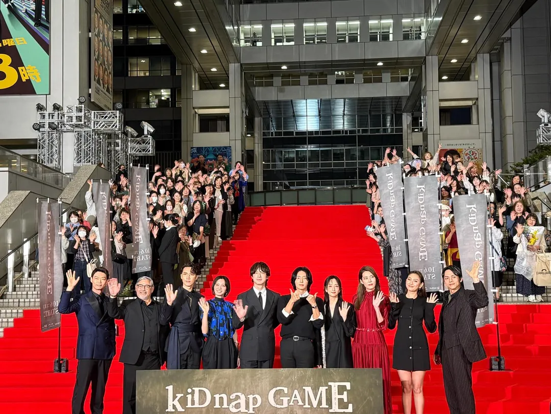笠松將(左起)、喬爾托雷、邱士縉、岡崎紗繪、坂口健太郎、李準基、柯佳嬿、黃思恬、娜露潘格慕柴辛、滿島真之介2日出席《綁架遊戲 kiDnap GAME》東京首映會。(圖/Hami Video提供)