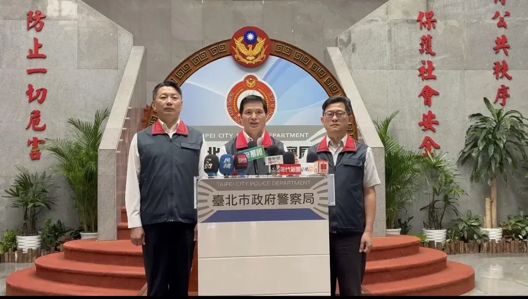 北市警局長林炎田（中）親上火線說明。（圖／警方提供）