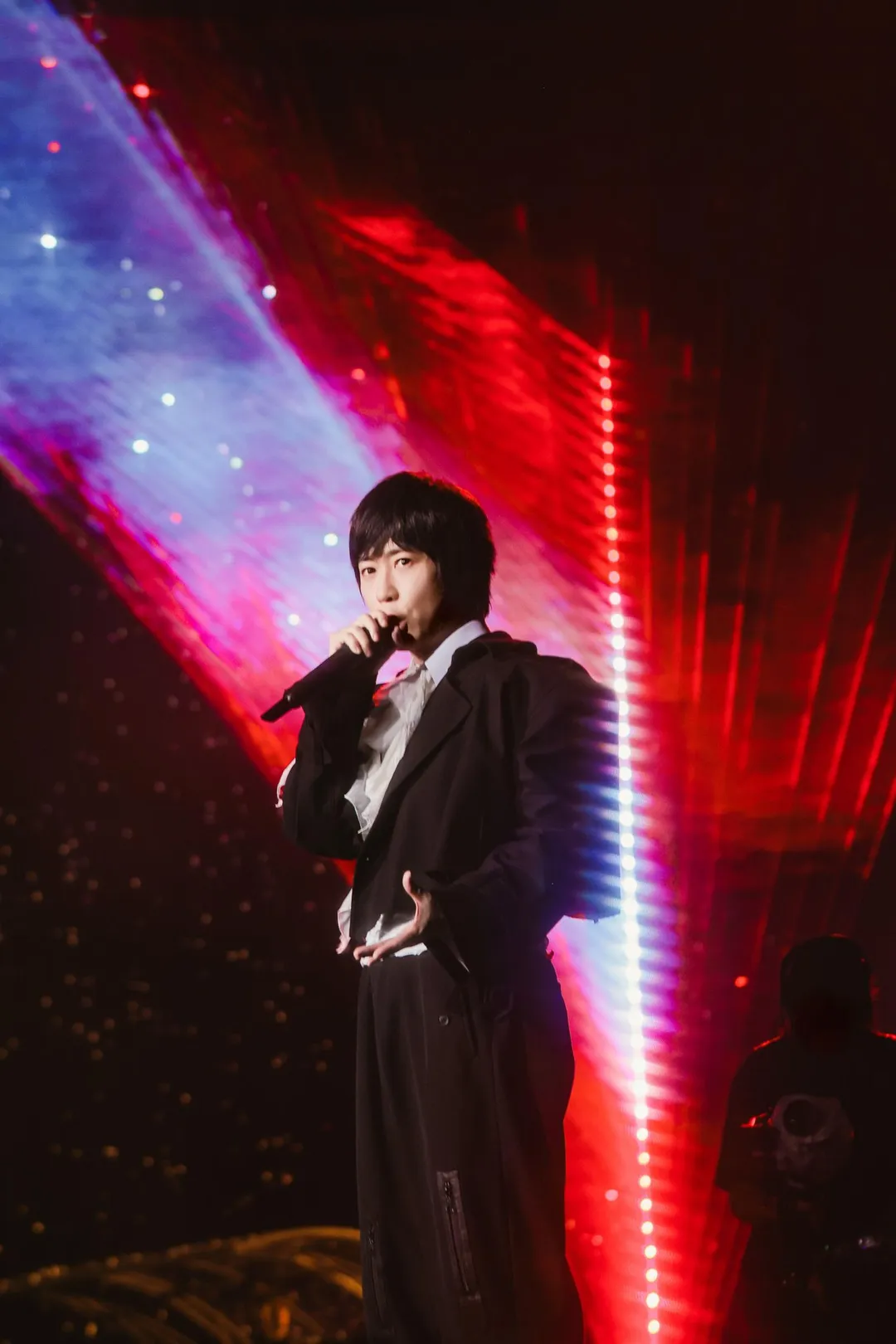阿信在《F✦FOREVER恆星之城》旗艦版帶來全新編排的經典歌曲。(圖/相信音樂 提供)