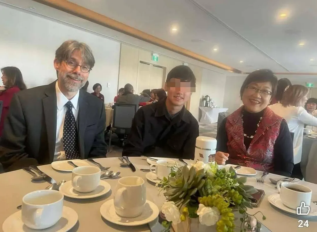 民眾向民眾黨立委陳昭姿檢舉僑委會委員長徐佳青,2024年出訪溫哥華僑社時老公、兒子都在場。(圖/陳昭姿提供)