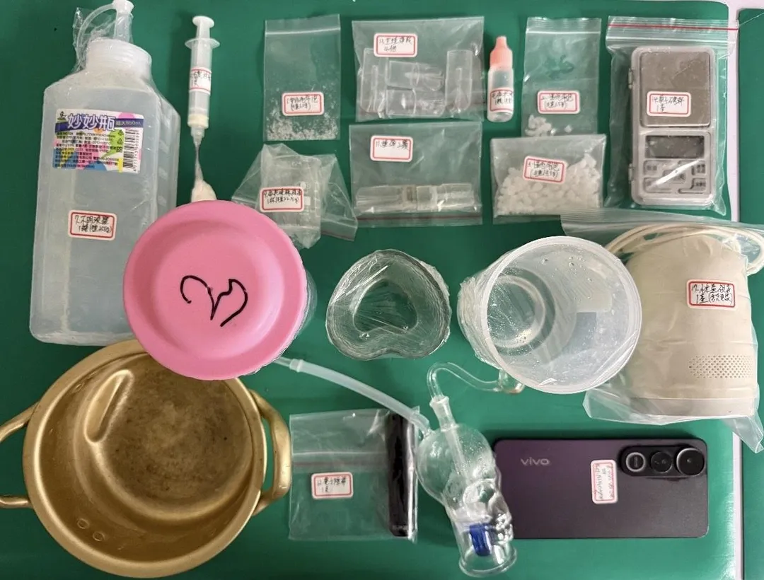 全案依違反毒品危害防制條例及藥事法移送台灣苗栗地方檢察署偵辦，溫嫌亦遭法院裁定羈押，案件已於115年7月提起公訴。（圖／警方提供）