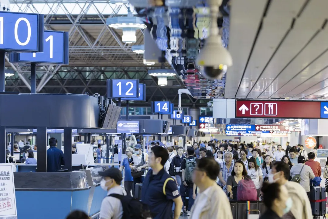 桃園新闢夜間貓頭鷹桃小巴直達機場，服務需要搭乘紅眼航班的旅客。（示意圖／桃園機場提供）