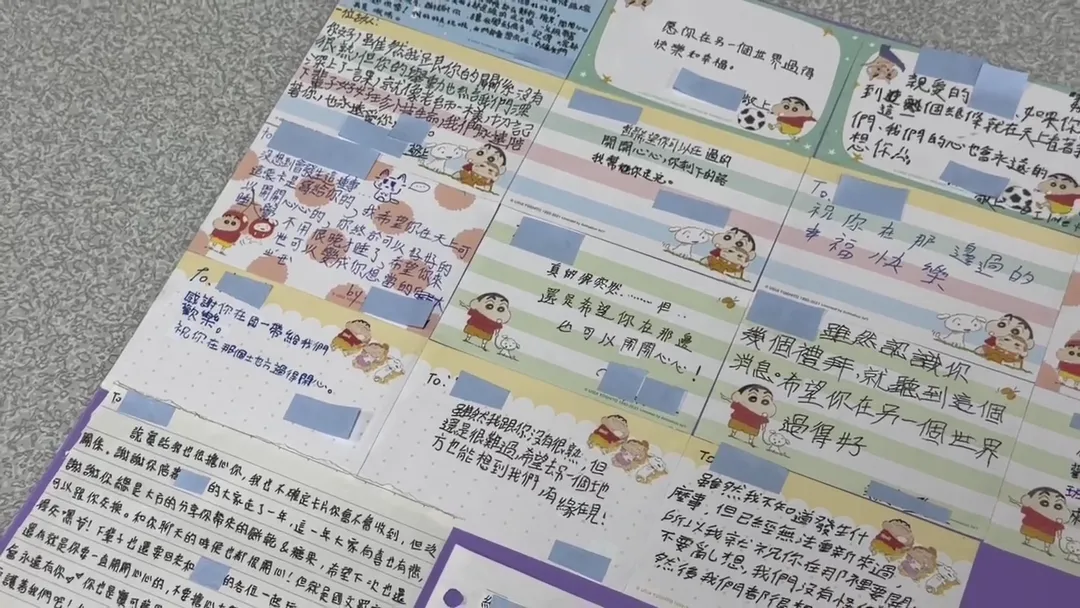 同學們寫的悼念紙條。（圖／中天新聞）