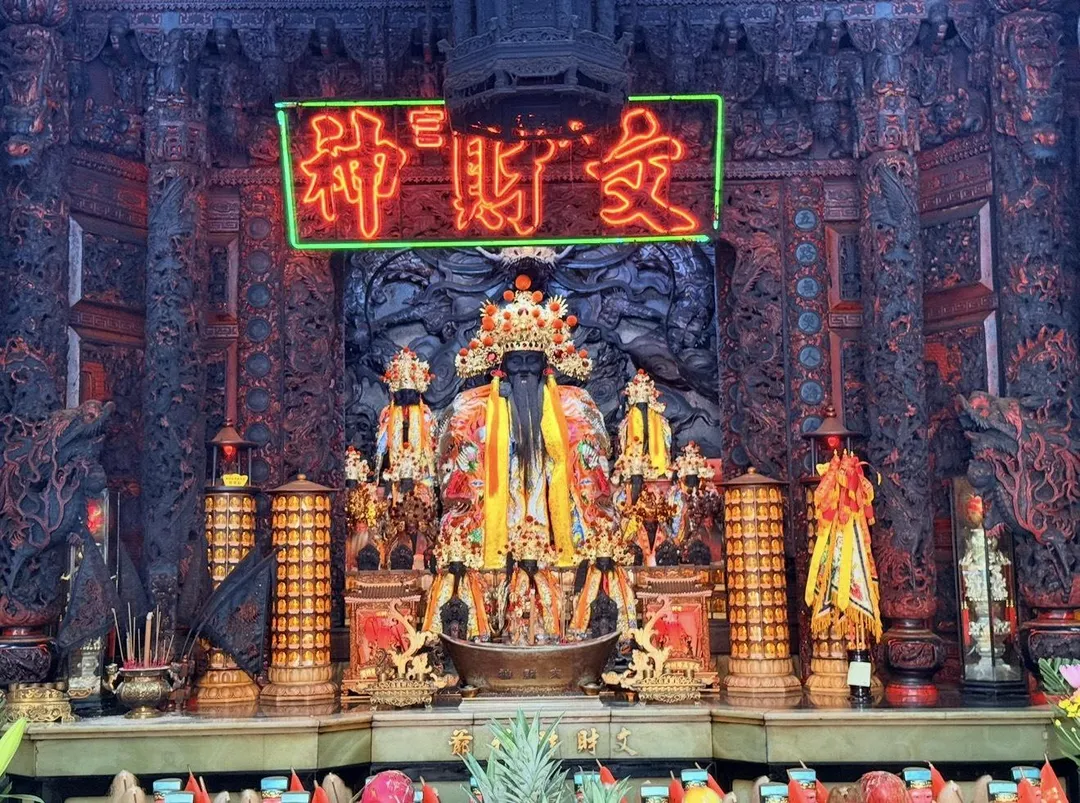 今年雙十國慶恰逢農曆9月初一天官文財神比干誕辰,民俗風水專家高宏寓提醒3生肖記得拜拜招財,還要注意別觸犯7大禁忌。(示意圖/高宏寓提供)