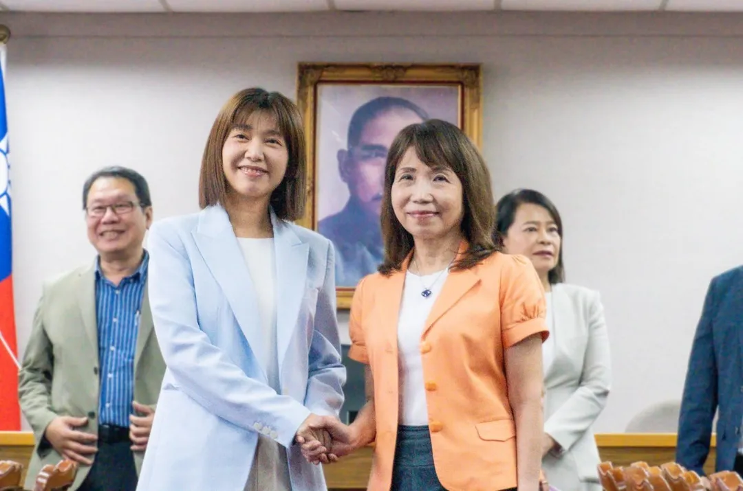司法法制召委陳昭姿(圖右)、張雅琳。(圖/截自陳昭姿臉書)