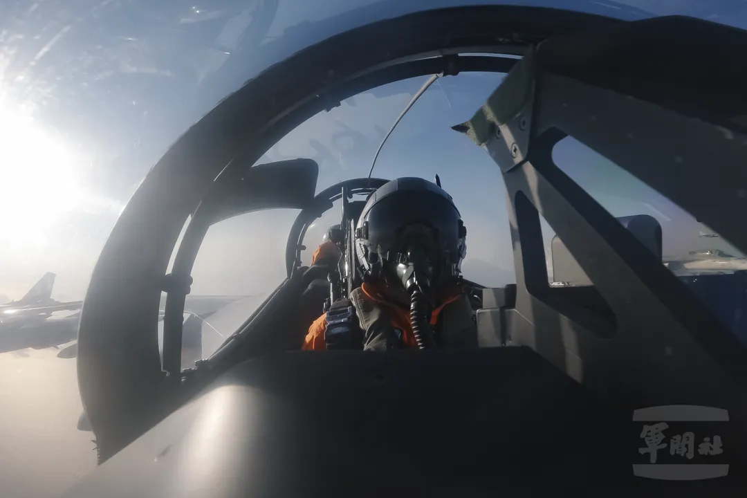 F-CK-1A/B MLU經國號戰機在預演時編隊飛行。(圖/軍聞社)